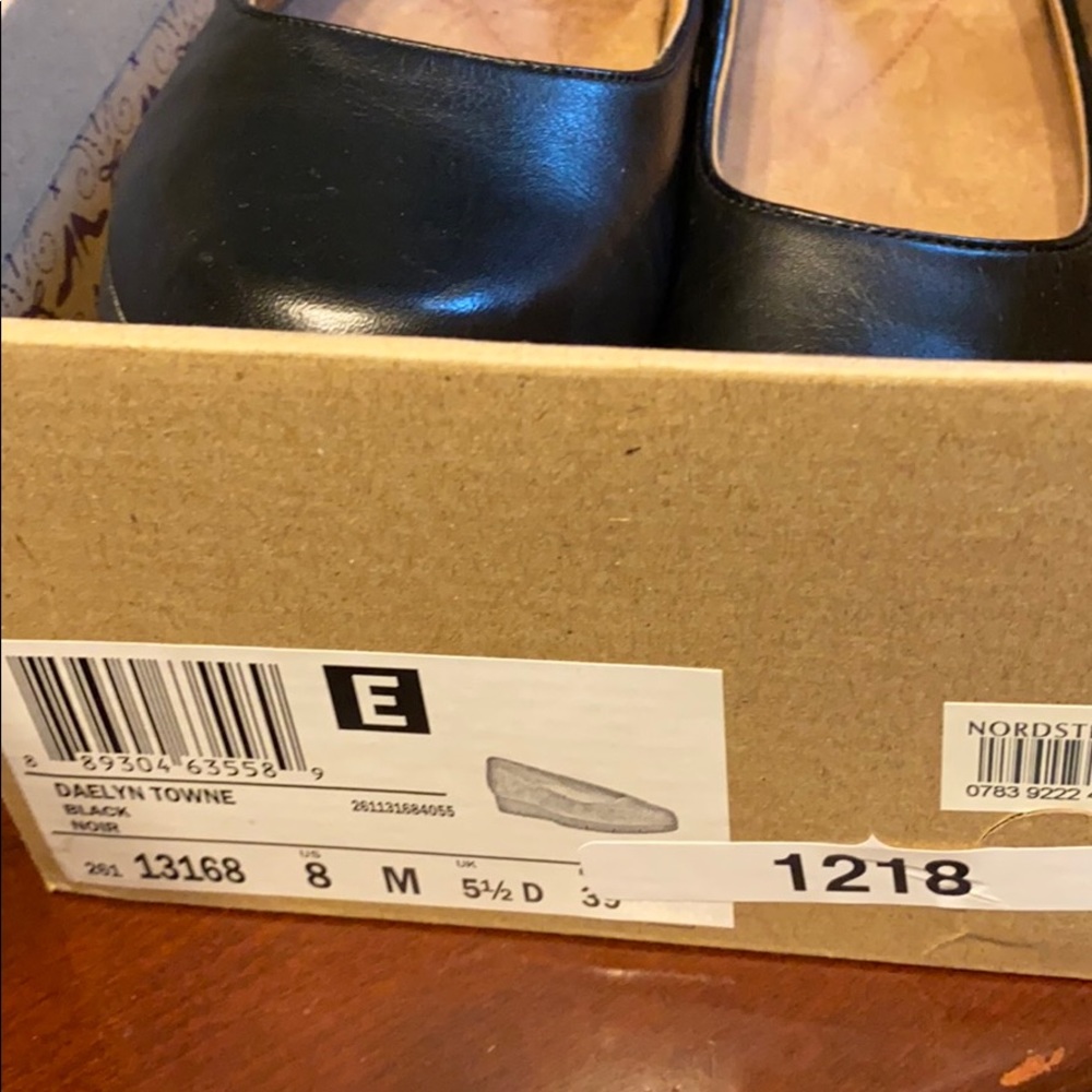 Flat shoes